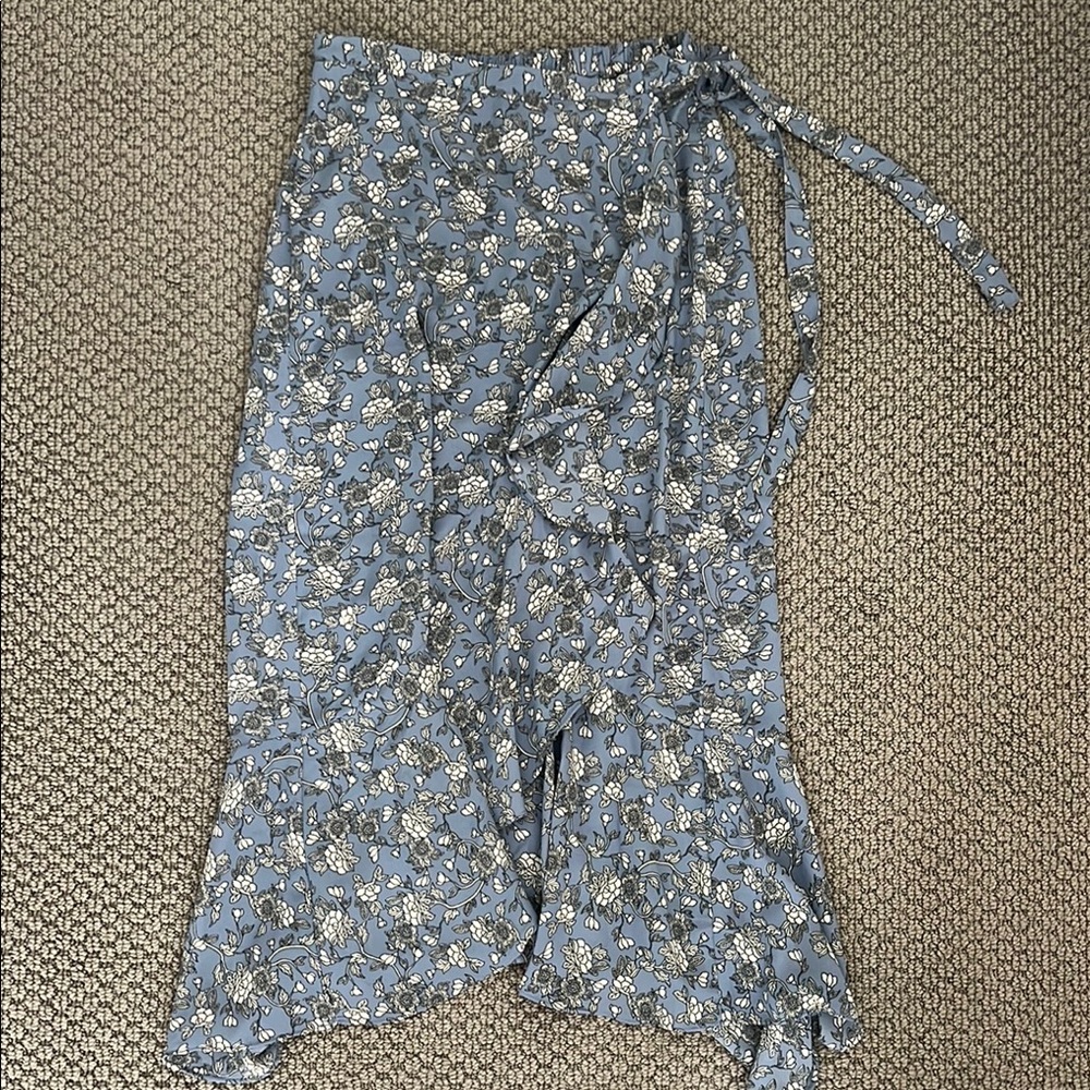 Max Studio Light Blue Maxi Floral Wrap Skirt with Bow tie waist band size XS